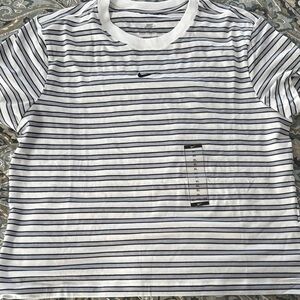 Nike White and Black Short Sleeve Tee